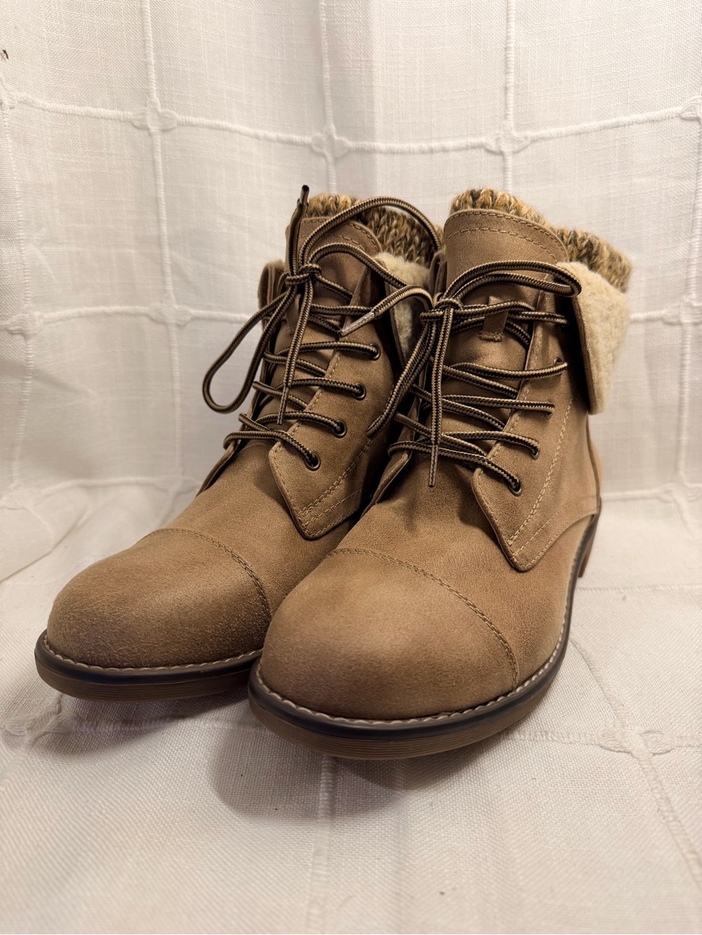 NWT Cliffs White Mountain Duena Natural Hiker Boots Size 10M